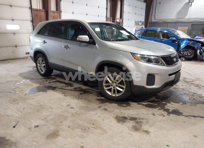 2014 Kia Sorento LX (VIN 5XYKTCA60EG462628) main photo