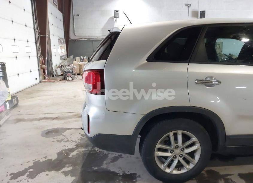 Photo 12 of 2014 Kia Sorento LX (VIN 5XYKTCA60EG462628)