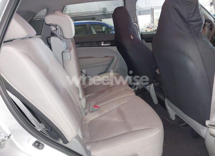 Photo 8 of 2014 Kia Sorento LX (VIN 5XYKTCA60EG462628)