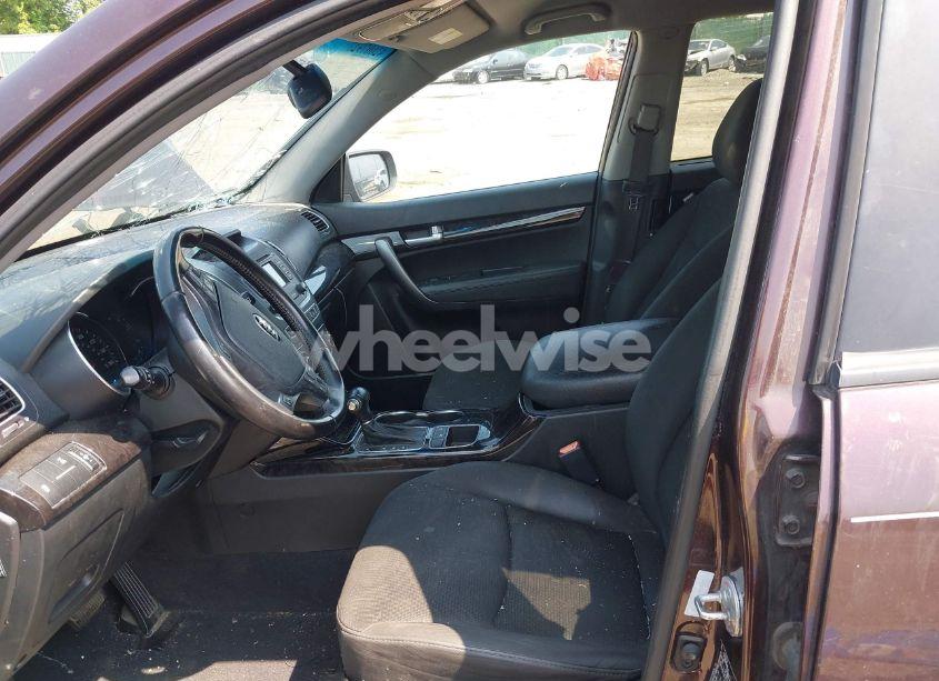 Photo 5 of 2014 Kia Sorento LX (VIN 5XYKTCA60EG476142)