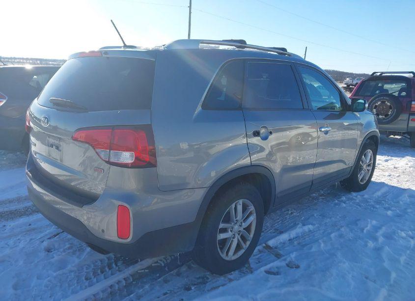 Photo 4 of 2014 Kia Sorento LX (VIN 5XYKTCA60EG509270)