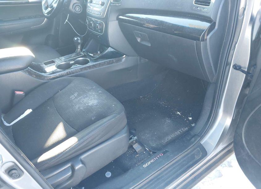 Photo 5 of 2014 Kia Sorento LX (VIN 5XYKTCA60EG509270)
