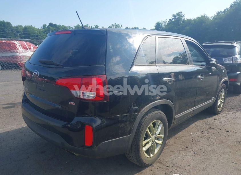 Photo 4 of 2014 Kia Sorento LX (VIN 5XYKTCA60EG526747)