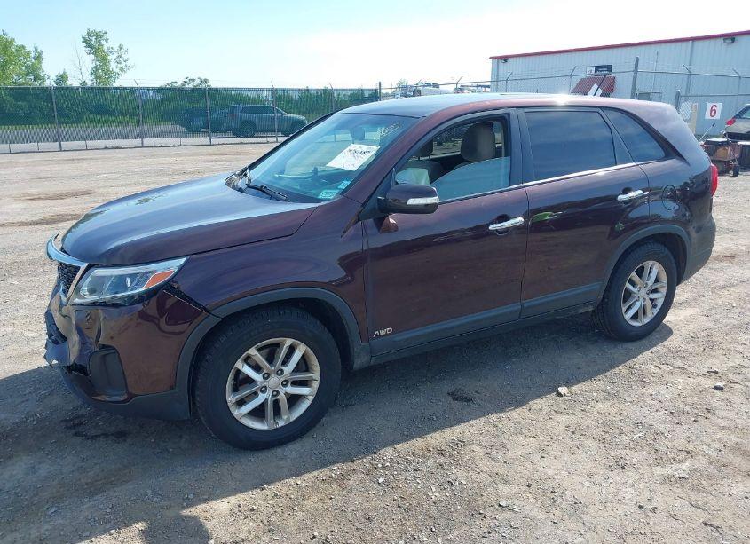 Photo 2 of 2014 Kia Sorento LX (VIN 5XYKTCA60EG549476)