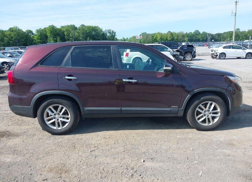 Photo 5 of 2014 Kia Sorento LX (VIN 5XYKTCA60EG549476)