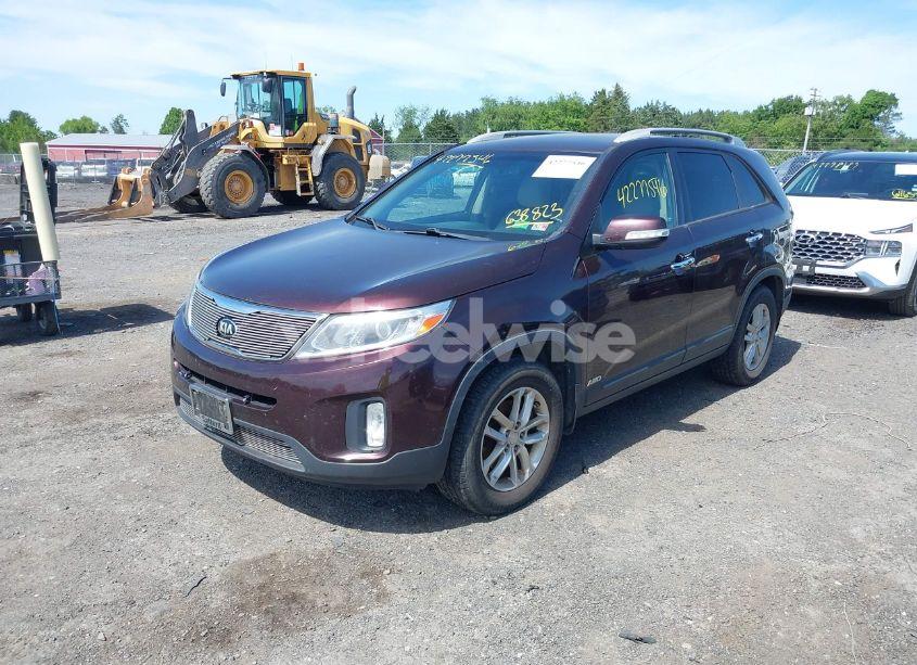Photo 2 of 2015 Kia Sorento LX (VIN 5XYKTCA60FG638823)