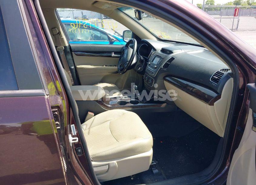 Photo 5 of 2015 Kia Sorento LX (VIN 5XYKTCA60FG638823)