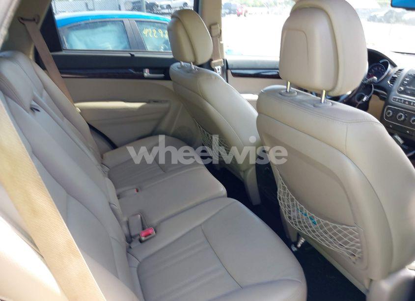 Photo 8 of 2015 Kia Sorento LX (VIN 5XYKTCA60FG638823)