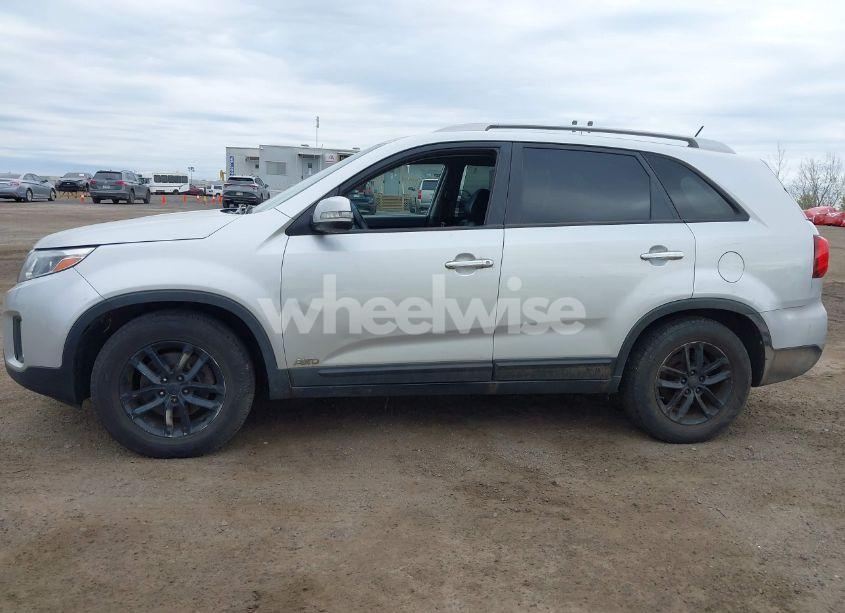 Photo 14 of 2015 Kia Sorento LX (VIN 5XYKTCA60FG639308)