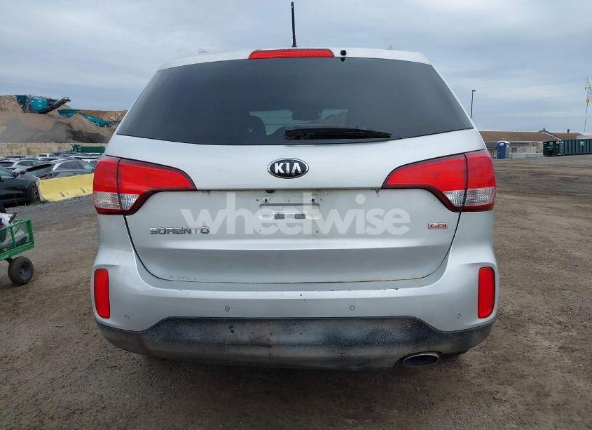 Photo 16 of 2015 Kia Sorento LX (VIN 5XYKTCA60FG639308)