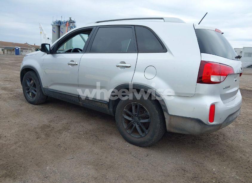 Photo 3 of 2015 Kia Sorento LX (VIN 5XYKTCA60FG639308)