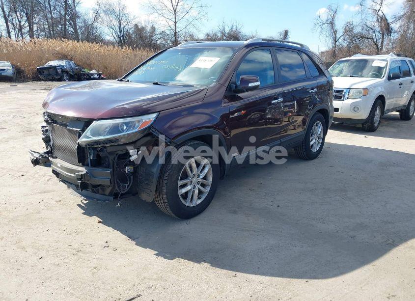 Photo 2 of 2015 Kia Sorento LX (VIN 5XYKTCA60FG644704)