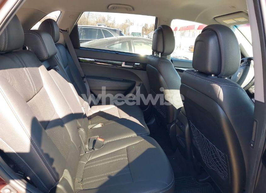 Photo 8 of 2015 Kia Sorento LX (VIN 5XYKTCA60FG644704)