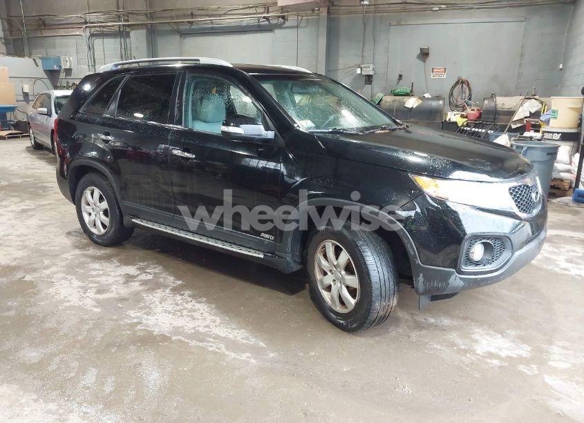 2012 Kia Sorento LX (VIN 5XYKTCA61CG264833) main photo