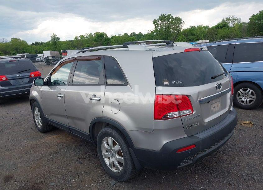 Photo 3 of 2012 Kia Sorento LX (VIN 5XYKTCA61CG278456)