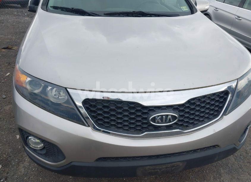 Photo 6 of 2012 Kia Sorento LX (VIN 5XYKTCA61CG278456)