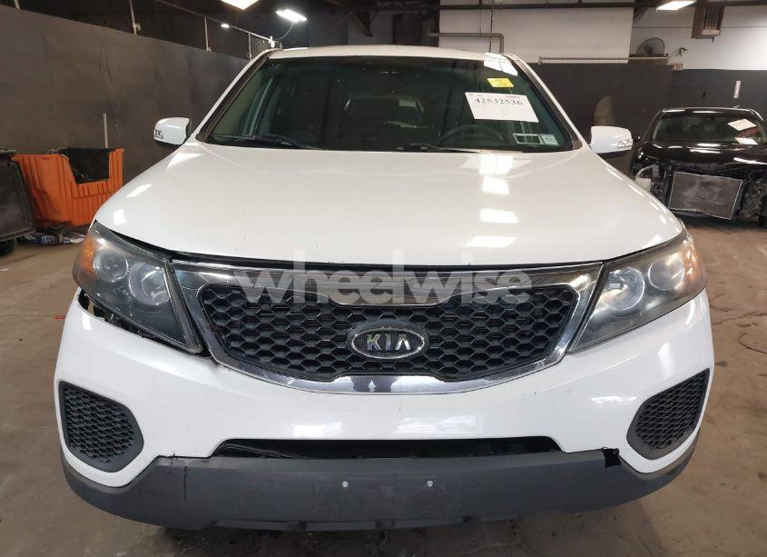 Photo 12 of 2013 Kia Sorento LX (VIN 5XYKTCA61DG332775)