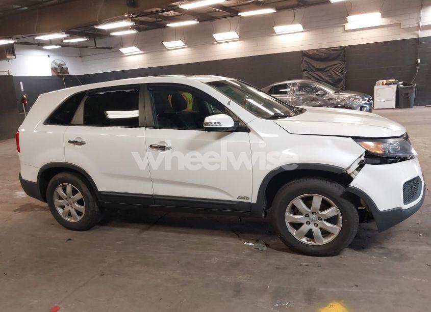 Photo 13 of 2013 Kia Sorento LX (VIN 5XYKTCA61DG332775)