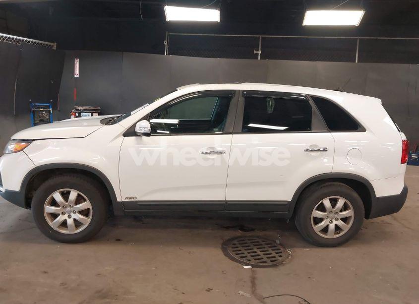 Photo 14 of 2013 Kia Sorento LX (VIN 5XYKTCA61DG332775)