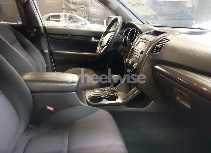 Photo 5 of 2013 Kia Sorento LX (VIN 5XYKTCA61DG332775)