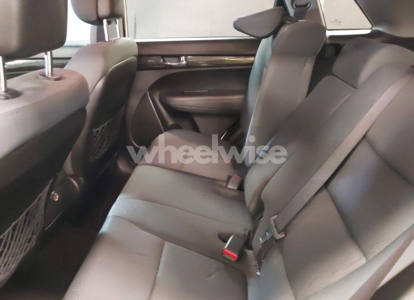 Photo 8 of 2013 Kia Sorento LX (VIN 5XYKTCA61DG332775)