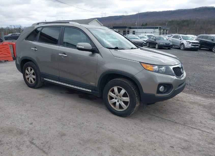 2013 Kia Sorento LX (VIN 5XYKTCA61DG349298) main photo