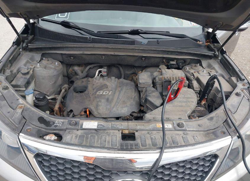 Photo 10 of 2013 Kia Sorento LX (VIN 5XYKTCA61DG349298)