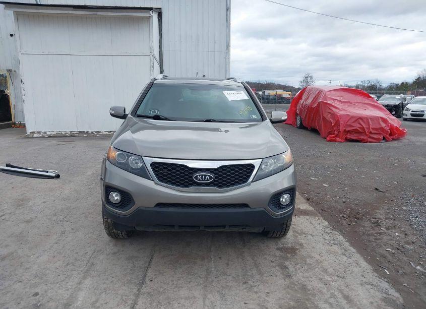 Photo 6 of 2013 Kia Sorento LX (VIN 5XYKTCA61DG349298)