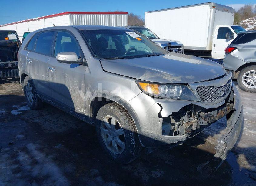 2013 Kia Sorento LX (VIN 5XYKTCA61DG371141) main photo