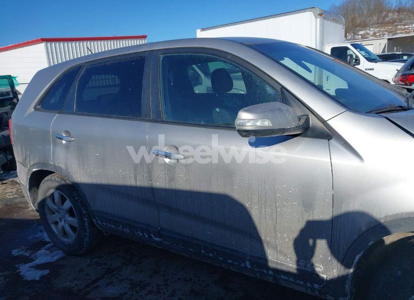 Photo 14 of 2013 Kia Sorento LX (VIN 5XYKTCA61DG371141)