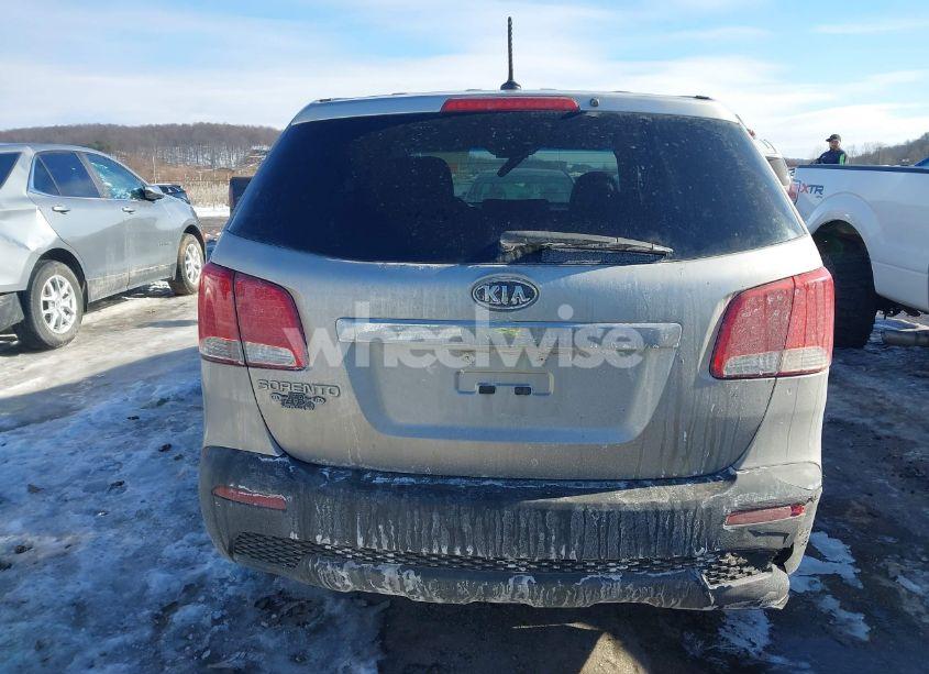 Photo 17 of 2013 Kia Sorento LX (VIN 5XYKTCA61DG371141)