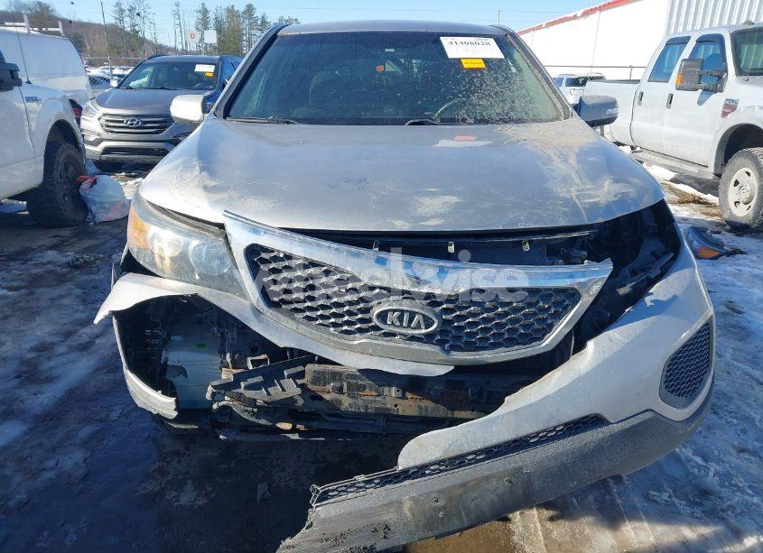 Photo 6 of 2013 Kia Sorento LX (VIN 5XYKTCA61DG371141)
