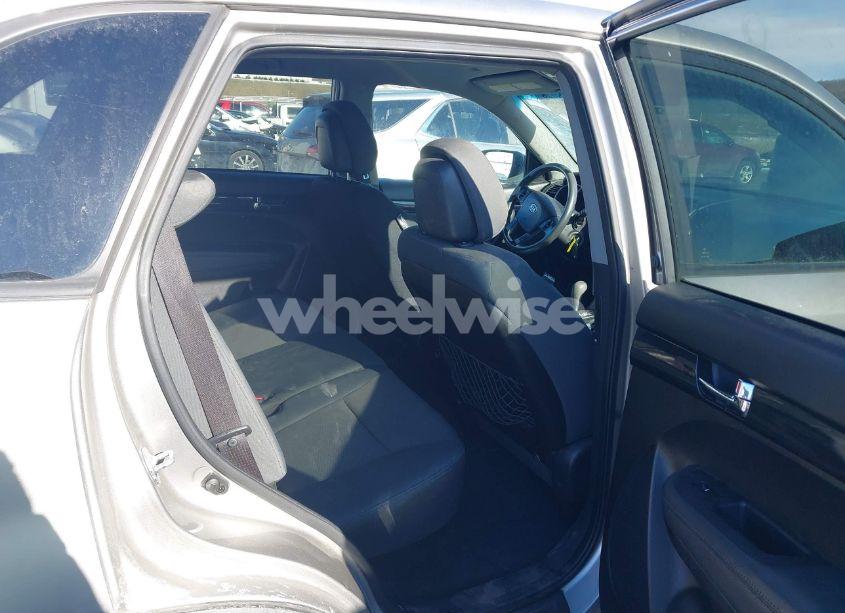 Photo 8 of 2013 Kia Sorento LX (VIN 5XYKTCA61DG371141)