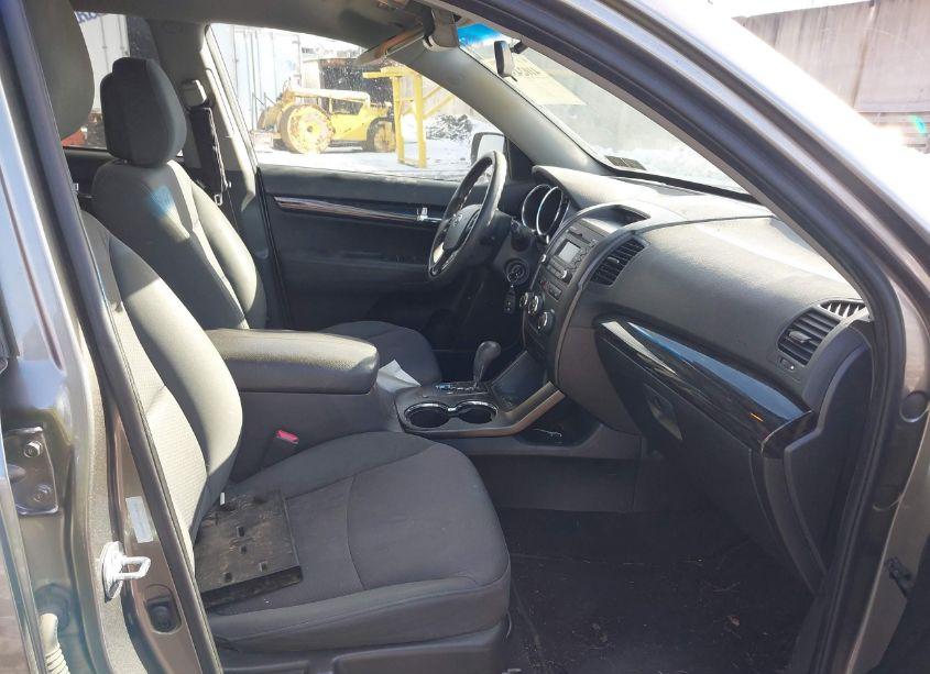 Photo 5 of 2013 Kia Sorento LX (VIN 5XYKTCA61DG406972)