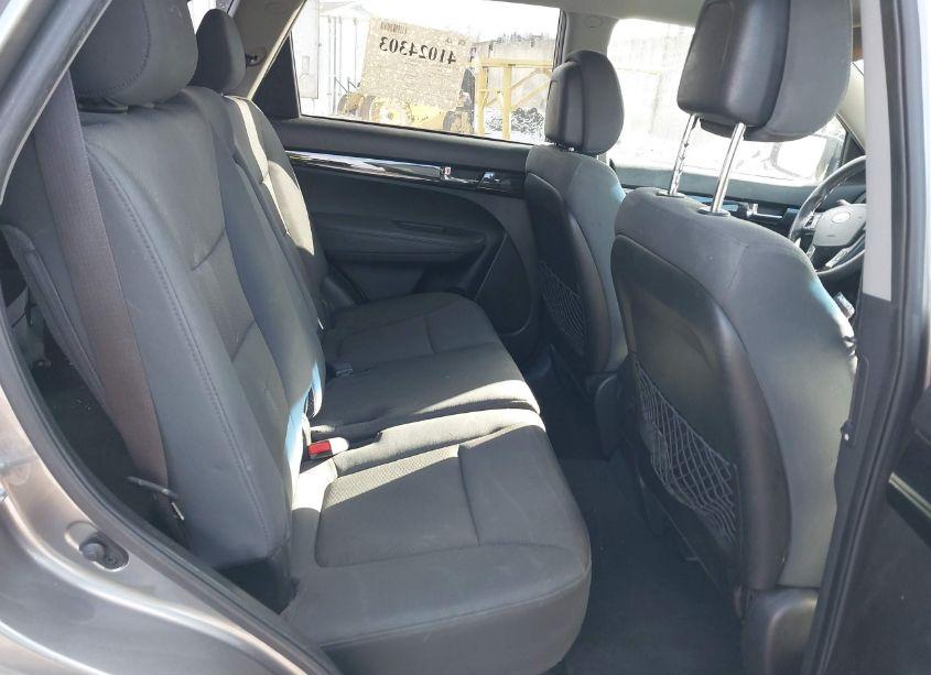 Photo 8 of 2013 Kia Sorento LX (VIN 5XYKTCA61DG406972)