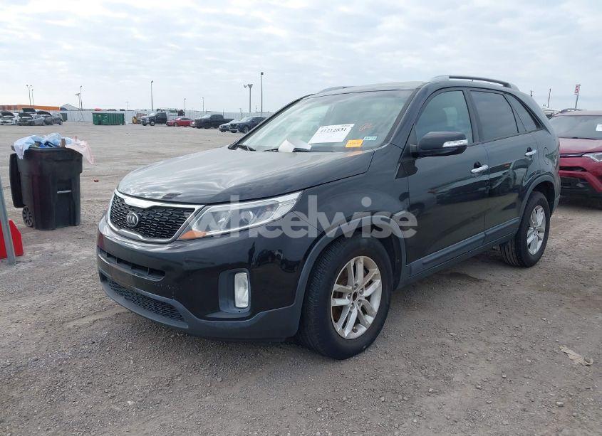 Photo 2 of 2014 Kia Sorento LX (VIN 5XYKTCA61EG434871)