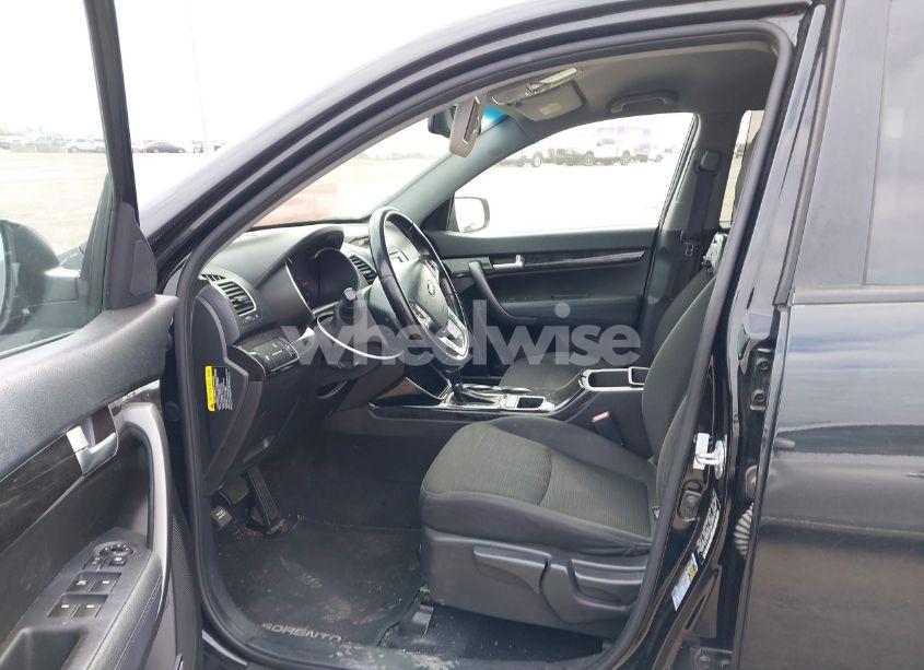 Photo 5 of 2014 Kia Sorento LX (VIN 5XYKTCA61EG434871)