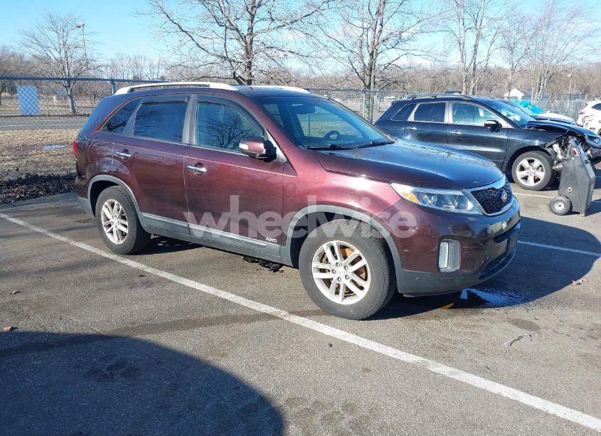 2015 Kia Sorento LX (VIN 5XYKTCA61FG613218) main photo
