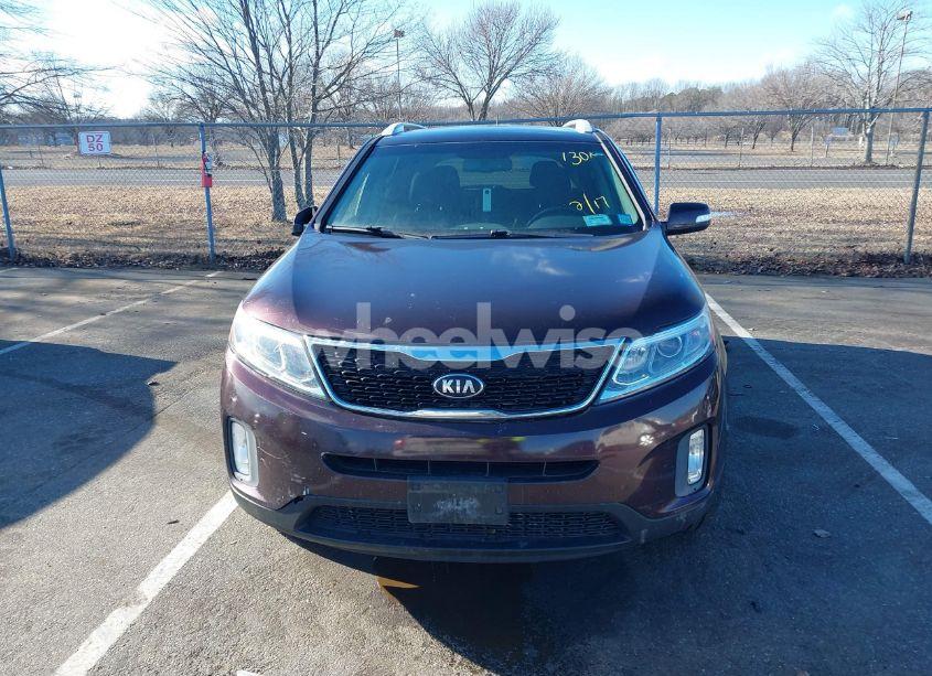Photo 12 of 2015 Kia Sorento LX (VIN 5XYKTCA61FG613218)