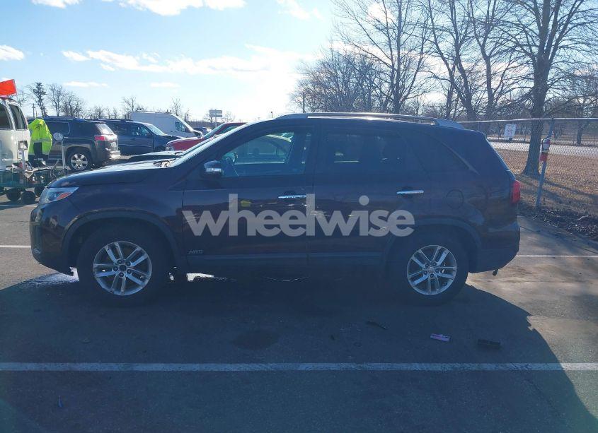 Photo 14 of 2015 Kia Sorento LX (VIN 5XYKTCA61FG613218)
