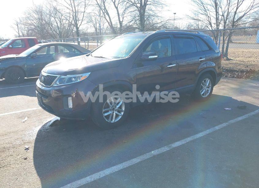 Photo 2 of 2015 Kia Sorento LX (VIN 5XYKTCA61FG613218)