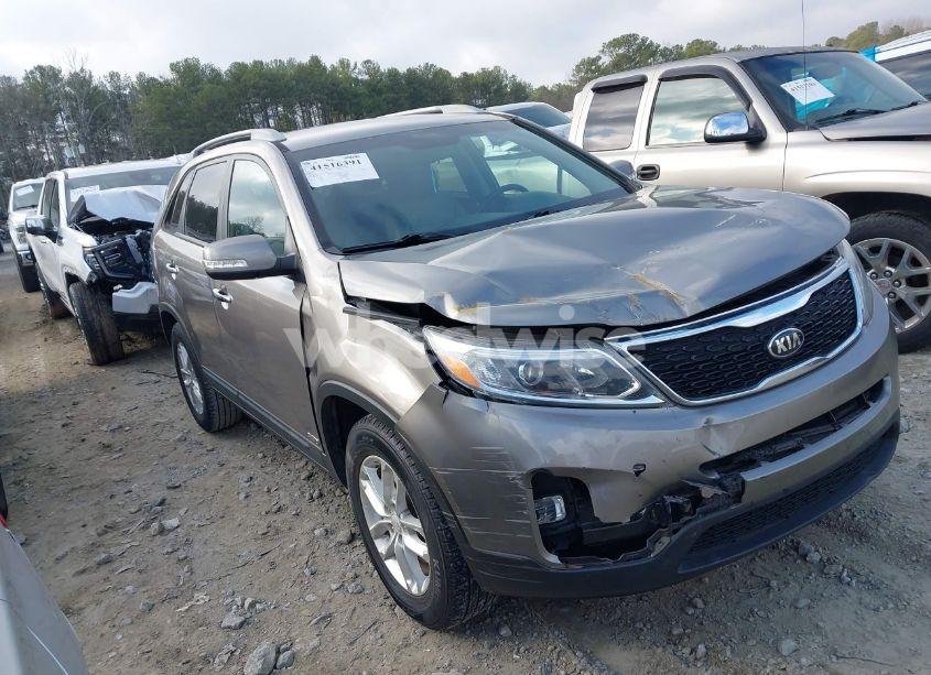 Photo 13 of 2015 Kia Sorento LX (VIN 5XYKTCA61FG616846)