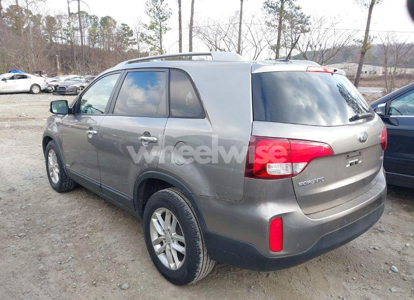 Photo 14 of 2015 Kia Sorento LX (VIN 5XYKTCA61FG616846)