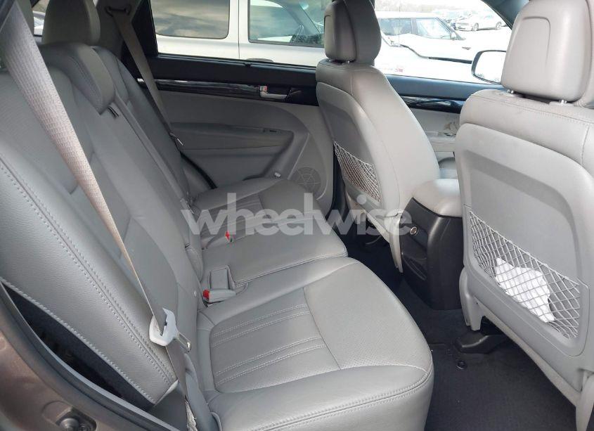 Photo 8 of 2015 Kia Sorento LX (VIN 5XYKTCA61FG616846)