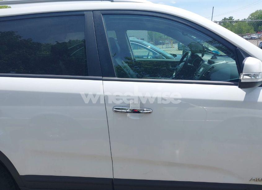 Photo 13 of 2015 Kia Sorento LX (VIN 5XYKTCA61FG655694)