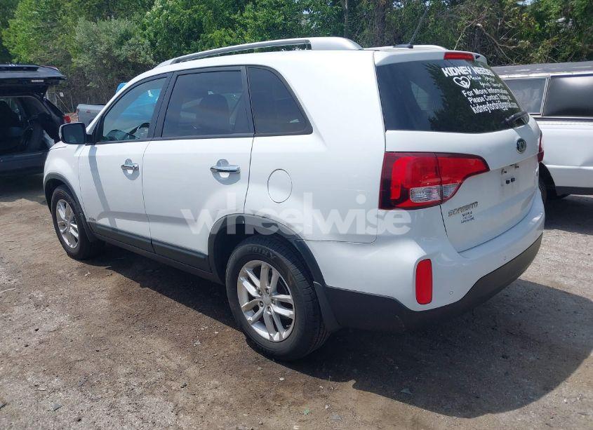 Photo 3 of 2015 Kia Sorento LX (VIN 5XYKTCA61FG655694)