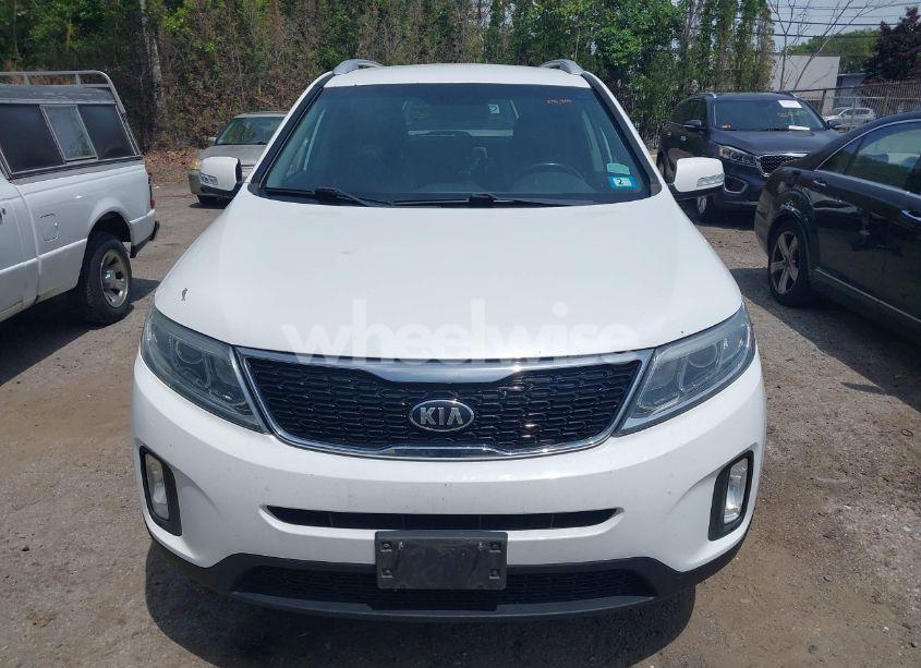 Photo 6 of 2015 Kia Sorento LX (VIN 5XYKTCA61FG655694)