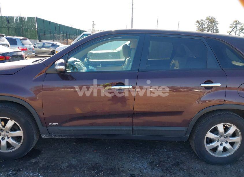 Photo 14 of 2013 Kia Sorento LX (VIN 5XYKTCA62DG317475)