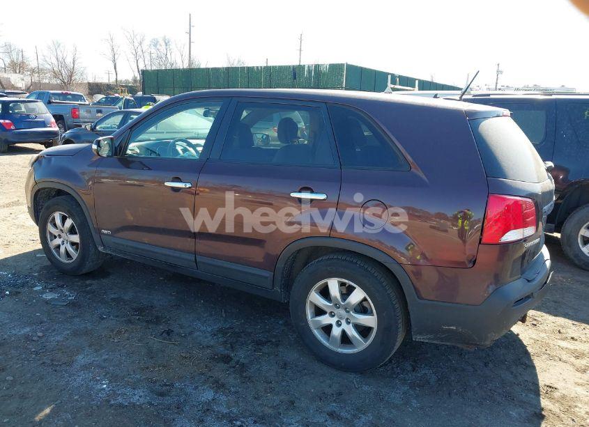 Photo 3 of 2013 Kia Sorento LX (VIN 5XYKTCA62DG317475)
