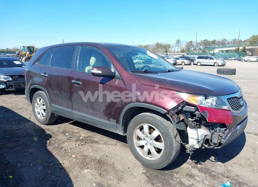 Photo 6 of 2013 Kia Sorento LX (VIN 5XYKTCA62DG317475)